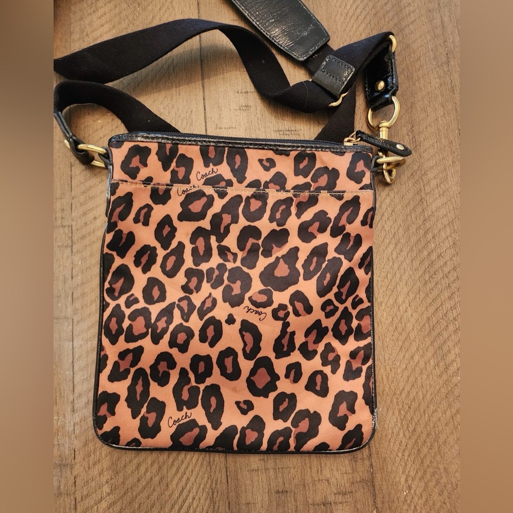 Coach leopard print Crossbody style purse - Picture 5 of 8